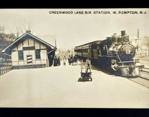 Antigua estación de ferrocarril Greenwood Lake RPPC West Pompton Nueva Jersey Erie RR - Imagen 1 de 5