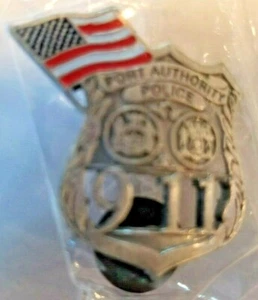9/11/01 PORT AUTHORITY W/FLAG COMMEMORATIVE PIN'S - Picture 1 of 1