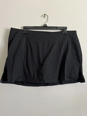 Falda corta deportiva negra Lucy para mujer talla grande con bolsillo para pelota de golf Foto 1 de 4