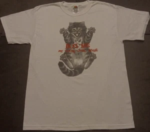 Maglietta Vintage Med FOTL Wildside Bug Me At Your Own Risk Grafica Gatto Divertente - Foto 1 di 6