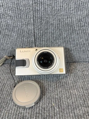 Panasonic Lumix DMC-LX2 argento 10,2 megapixel fotocamera digitale obiettivo Leica testata e funzionante - Immagine 1 di 4