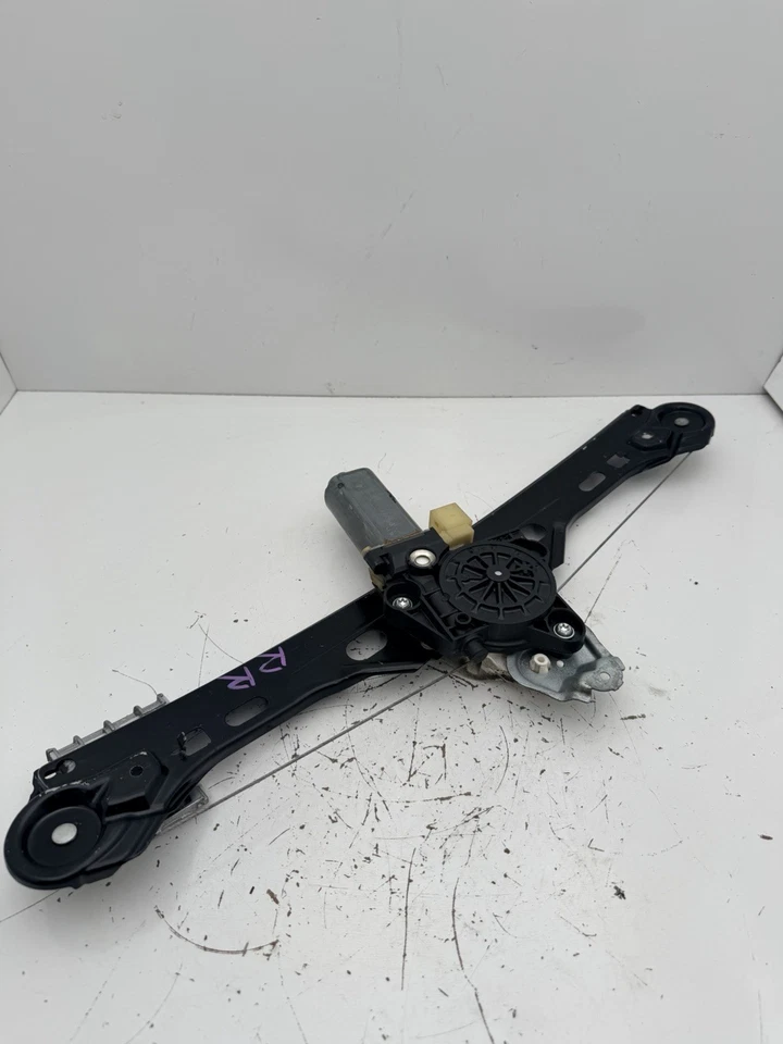 2002 MERCEDES C240 REAR RIGHT DOOR WINDOW REGULATOR OEM 02 03 04 05 06 07 Foto 1 de 4