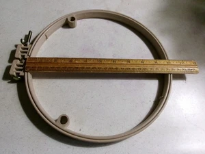 plastic  Embroidery Hoop Needlepoint Quilt Sewing 10" Screw Closure Round - Picture 1 of 3