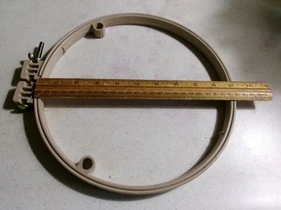 plastic  Embroidery Hoop Needlepoint Quilt Sewing 10" Screw Closure Round - Image 1 of 3