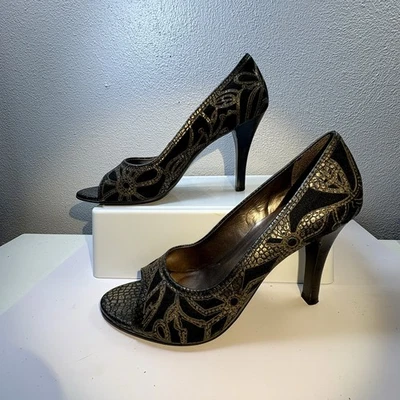 Tacones Carlos by Carlos Santana de cuero negro y cobre en relieve punta abierta 6,5 M Foto 1 de 4