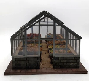 Pola 330924 G Scale Gardener's Building - Picture 1 of 5