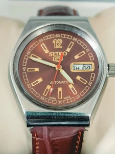Seiko 5 Automatic Red Dial 17 Jewels Day/Date Stainless Steel Men's Wrist Watch - Picture 1 of 7