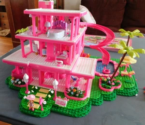 Mega Bloks Barbie the Movie HPH26 DreamHouse Mini figures Legos block - Picture 1 of 5