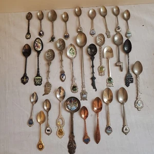 Lote de 30 cucharas vintage mixtas de coleccionistas placa de plata cobre acero inoxidable... - Imagen 1 de 10