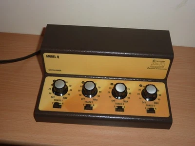 OO/N Gauge Gaugemaster GMC-Q Model Q Four Track Cased Train Controller - Image 1 of 4