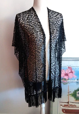 Nuevo con etiquetas Poncho Bon Worth Negro Encaje Flecos Noche Envolvente Chal Talla Única Precio de venta sugerido por el fabricante $40 Foto 1 de 4
