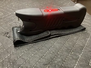 Full Grip Tactical Stun Gun Gorilla Stopper Flashlight Combo Rechargeable - Picture 1 of 5