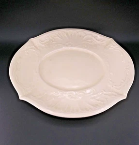 Plato de servir cerámica esmaltada Ironstone blanco crema vintage de 12" por 11,5" - Imagen 1 de 6