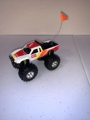 1988 Edocar Toyota SR5 1:64 picape Prerunner de metal fundido com bandeira de pneus grandes - Imagem 1 de 4