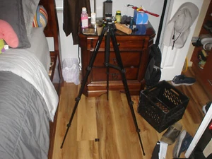 Ubeesize TR50 Tripod for Camera includes Ubeesize Bluetooth remote shutter - Picture 1 of 4