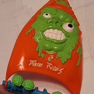 Playmates TOXIC CRUSADERS TOXIC TURF SURFER Vela Solo Reglas Tóxicas Vendido Como Está - Imagen 1 de 6