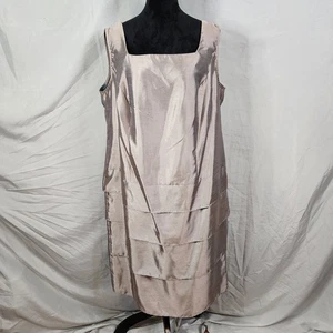 Vestido de Fiesta DANA KAY Talla 18W Slubbed Champange Antiguo Satén Obturador Plisado - Imagen 1 de 10