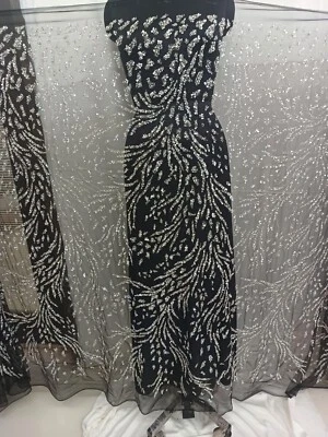 Vestido de fiesta con cuentas plateadas de tela de estrás para graduación de tul negro Foto 1 de 4