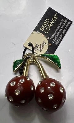 Dije cereza resina roja y metal dorado nuevo Foto 1 de 4