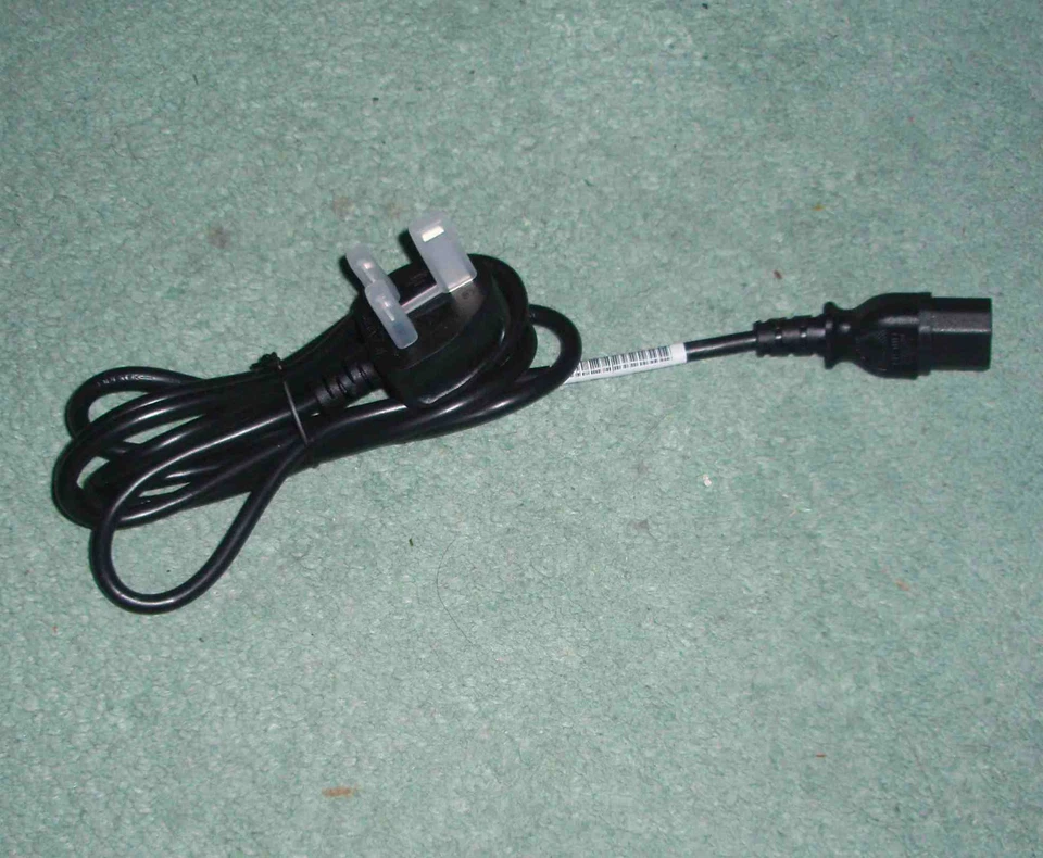 Netzkabel Kaltstecker auf Englischen / UK - Stecker = NEU - Bild 1 von 1