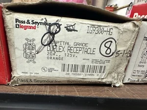 BOX OF 8 PASS & SEYMOUR 9300-HG DUPLEX RECEPTACLE - L40 - Picture 1 of 1