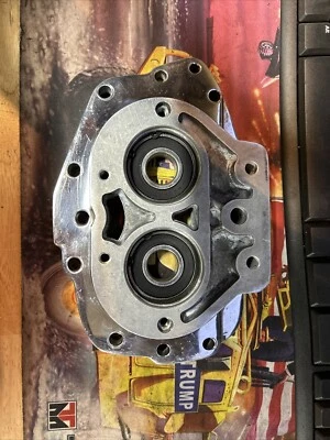 Carcasa de cojinete de puerta trampa de transmisión pulida Harley EVO Electra & Tour Glide Foto 1 de 2