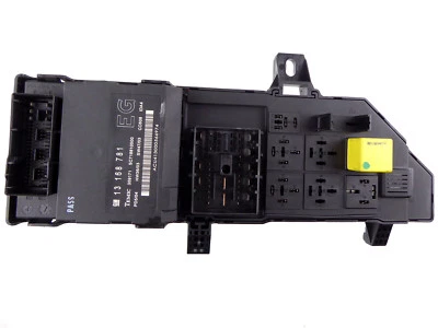 Scatola fusibili centralina Opel Vectra C 2.2 13181984 131168781 - Immagine 1 di 4