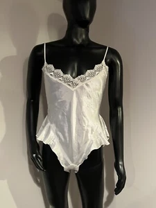 Vintage Victoria's Secret Gold Label weißer Body Satin Teddy Spitze Rüschen Braut - Bild 1 von 15