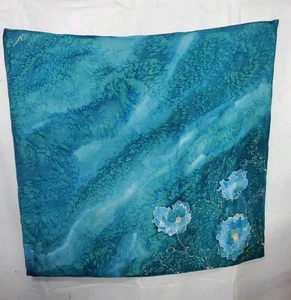 Sciarpa 100% seta floreale dipinta/rotolata a mano fiori turchesi 33x35 firmata coniglietto - Foto 1 di 6
