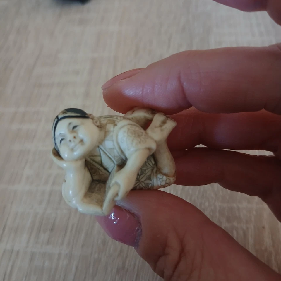 netsuke ancien XIXe siècle matière noble signé - Photo 1/4
