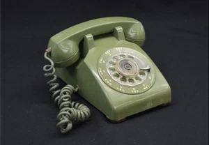Vintage Western Electric AVOCADO Green Rotary Dial Telephone Phone - Picture 1 of 4