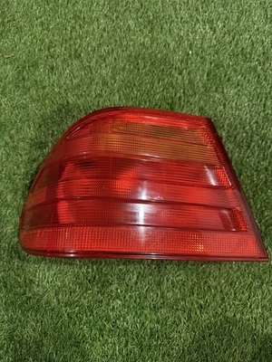 Luz trasera izquierda luz trasera mercedes w210 e300 e320 1996-1999 fabricante de equipos originales Foto 1 de 4