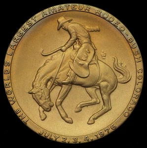 1976 Brush, Colorado World's Largest Amateur Rodeo Error Medal Special Finish - Imagen 1 de 2
