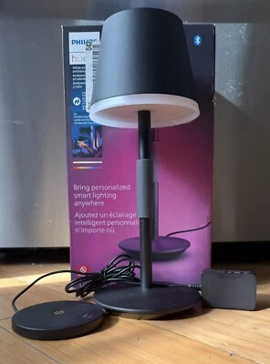 Lámpara de mesa portátil Phillips Hue nueva. Luz inteligente. Conectado vía Bluetooth Foto 1 de 4