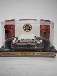 Code 3 12065 Chicago EMS Car 1/64 DieCast Model Minicar - Picture 1 of 10