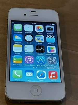 Apple iPhone 4 8GB White In Original box & Accessories - Image 1 of 4