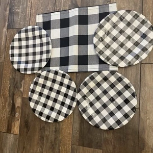 Robert Stanley Black White Buffalo Plaid Heavy Plastic Plates & Table Runner - Picture 1 of 10