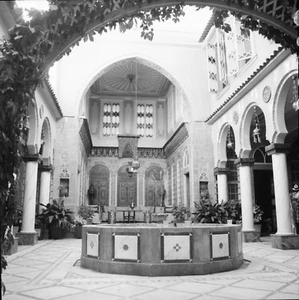 DAMEN c. 1960 - Innenhof eines Hauses - Negativ 6 x 6 - SYRIEN 6 - Bild 1 von 1