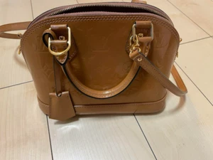 Bolso de hombro bidireccional Louis Vuitton Alma BB M91585 monograma Vernis - Imagen 1 de 16