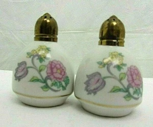 Tuscany Salt & Pepper Shakers Flowers White Ceramic Japan Vintage - Picture 1 of 4