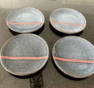 Platos de aperitivo de gres azul a rayas rojas LEVI'S Target - Juego de 4 - Imagen 1 de 5