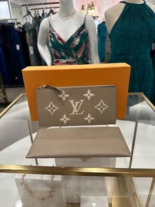 Louis Vuitton Felicie Cremallera Inserto Bicolor Monograma Huella Gigante Gris - Imagen 1 de 8