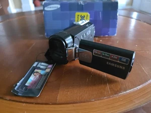 Samsung SMX-F40BN Handheld Camcorder 65x Zoom Camcorder Only - Read - Picture 1 of 11