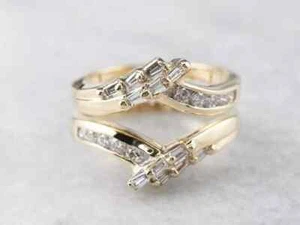 Anillo potenciador de boda para mujer enchapado en oro de 14k con diamantes simulados de corte baguette de 2 quilates - Imagen 1 de 5