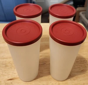 Nuevos vasos Tupperware de 10 onzas sellos rojos borgoña transparentes nuevos de stock - Imagen 1 de 2
