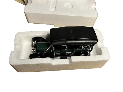 MIB National Motor Museum 1913 Cadillac Touring 1:32 Diecast Green w/ COA - Image 1 of 4