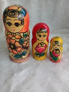 Vintage Russian Matpewka Traditional Wooden Nesting Doll 3 Pc Set - Picture 1 of 2