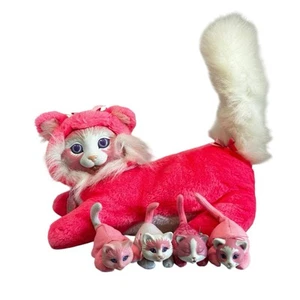 Kitty Surprise Hot Pink 12 Zoll Plüschtier Stofftier 4 Baby Kätzchen Vintage Hasbro - Bild 1 von 8