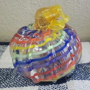 Tacoma Glasbläserstudio mundgeblasener Glaskürbis mehrfarbig gestreift gerippt - Bild 1 von 8