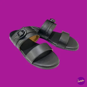 ROCKPORT Mujer Yara Hebilla Toboganes, Parte Superior de Cuero Sintético, Negro, Reino Unido 6/UE 39.5 - Imagen 1 de 6